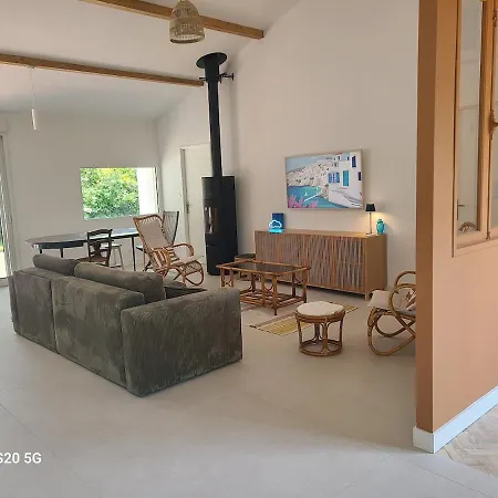 Casa vacanze Maison Rénovée, 5 Min à Pied De La Plage, Jardin